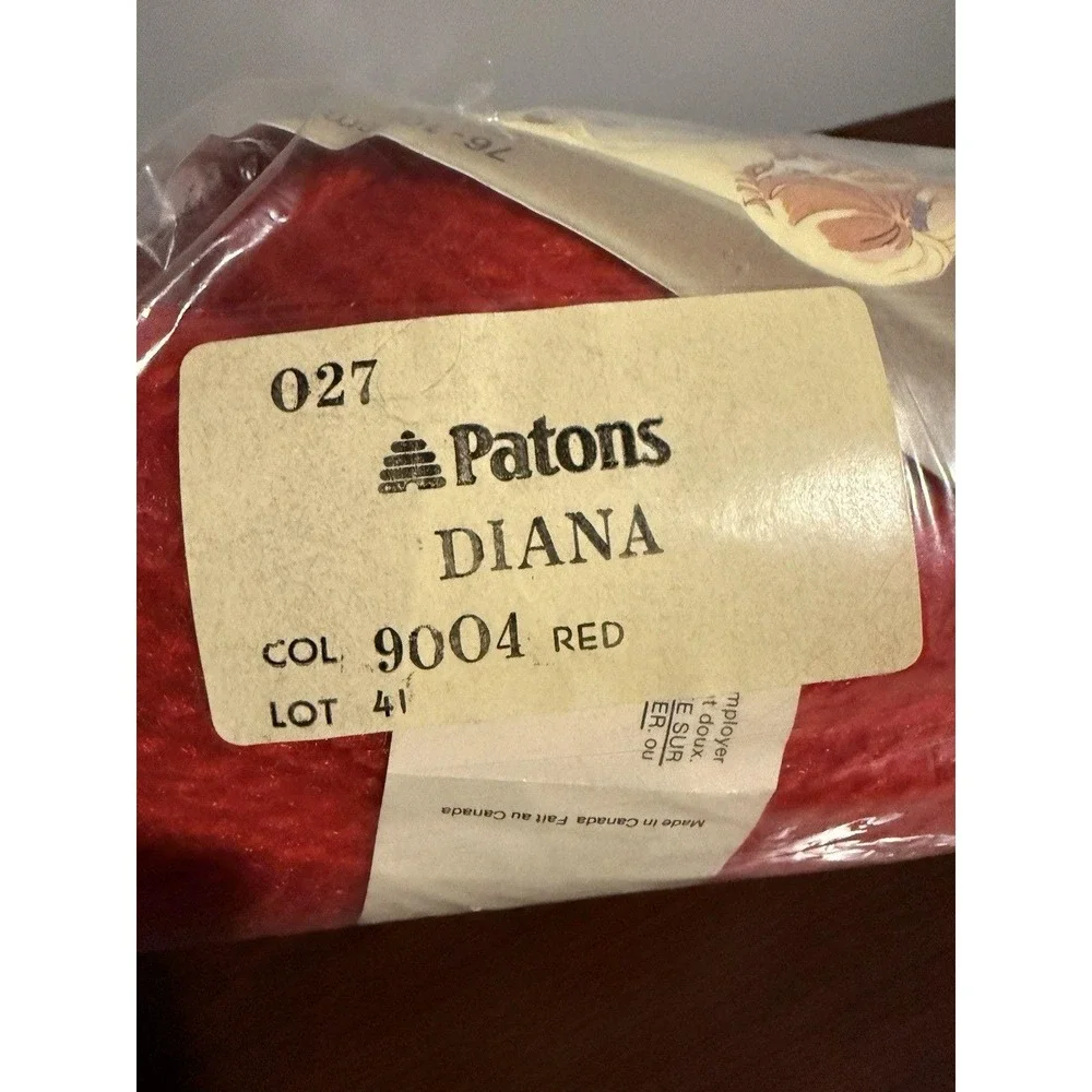 Patons DIANA 6 Brushed Chunky Soft Yarn Red Shade 9004 Red code B 7235‎ 15 sts